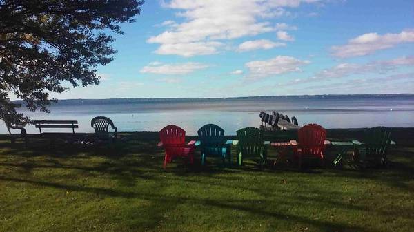 $1300.00 / 2br - 900ft2 - 2 bed, 1 bath  lake front cottage on beautiful, private, park like se64037722896130121