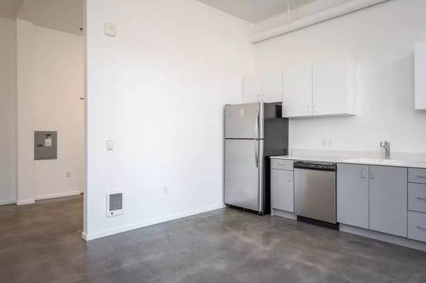 $1,276 / 479ft2 - ¡Estudio moderno con estilo de ático! ¡Lavadora/secadora en la unidad! ¡A pocos pasos del transporte público! (Portland - 7 minutos en auto al parque Mt. Tabor)63777385089025123