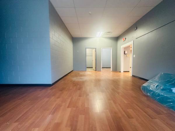 $37 / 4br - 2500ft2 - Commercial Space – Ideal for Medical, Educational, Office, or Retail63856338510465123