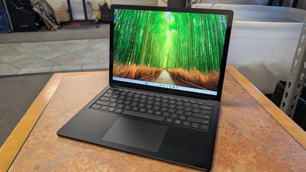 Microsoft Surface Laptop 3 -  i5 10th Gen 16gb 256gb SSD 1