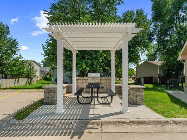 $1,265 / 2br - 920ft2 - No more laundry mat for you! W/D in every unit! Pet friendly (2260 10th Street, Coralville, IA)63897405058050120