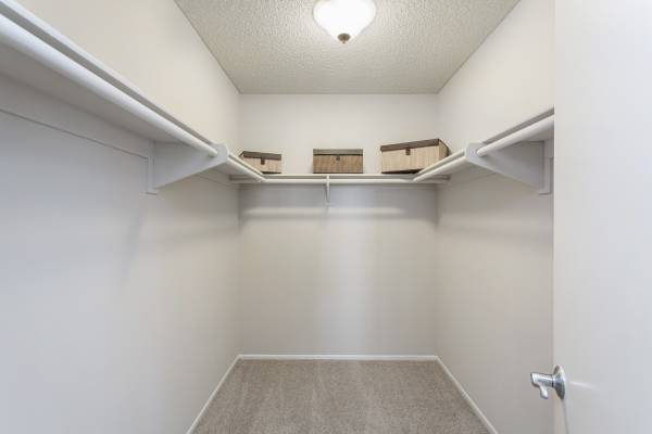 $3,205 / 2br - 1020ft2 - 💼 Work From Home in Style – 2 Bedroom with Office Space Near Shopping (Ventura)63800711816323122