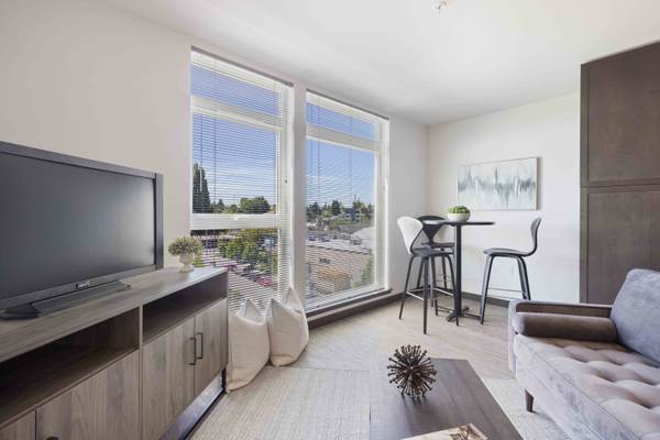$2,184 / 1br - 627ft2 - Rooftop Deck, Internet Lounge, Window Coverings (8612 Palatine Avenue North, Seattle, WA)63659466263041120
