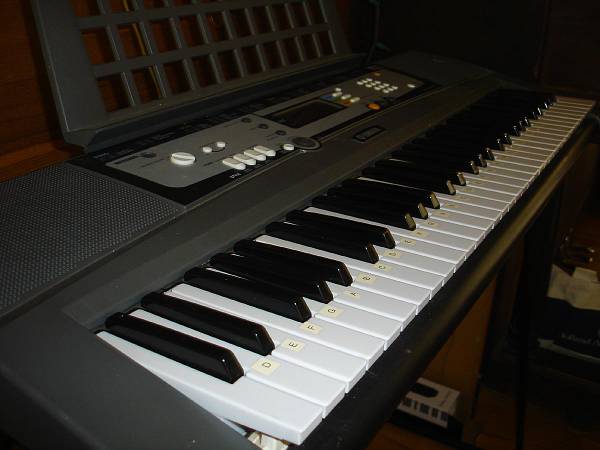 Yamaha EZ-200 61-Key Full-Size Touch Sensitive Lighted Keyboard &Stand 1