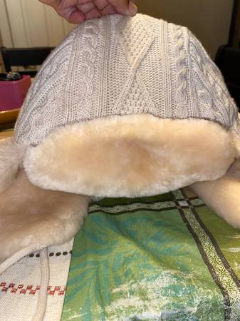 Ladies Tory Burch Oatmeal Melange Cable Knit Trapper Hat 1