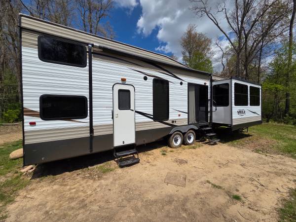 2017 FOREST RIVER SALEM VILLA ESTATE 42FT 1