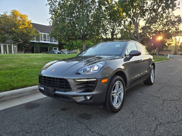 2018 Porsche Macan AWD - 1-Owner - No Accident - Like New 1