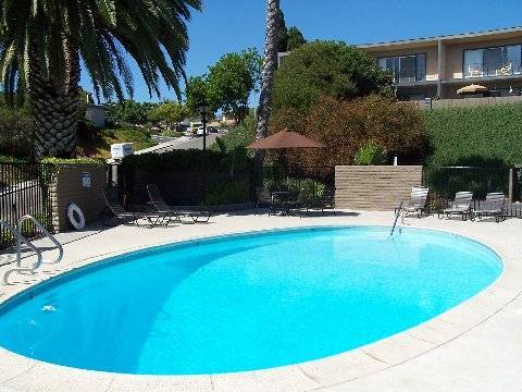 $2,195 / 1br - 790ft2 - COMING SOON!! SPACIOUS ONE BEDROOM LOCATED HIGH UP ON A HILLSIDE! (Oceanside)63701781996419120
