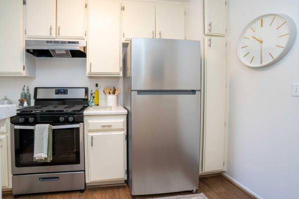$2,069 / 1br - 628ft2 - 1bd 1ba, Lavavajillas, Amplias Áreas para tomar el Sol (27303 N. Sara St., Los Angeles, CA)63701034939649124