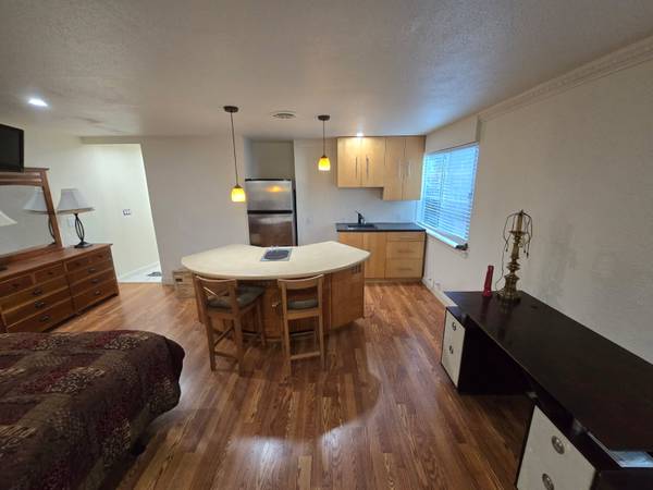 $2,150 Furnished Studio Apartment - Utilities Included (menlo park)63797037700099124