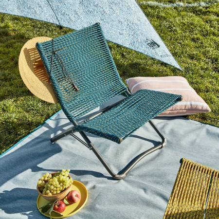New West Elm Designer Foldable Camping Game Patio Beach Chair 1