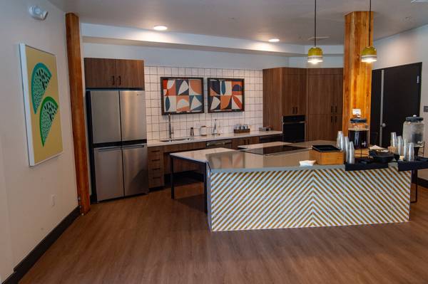$1,348 / 1br - Ceiling Fans, 1bd 1ba, Located in Tigard (9660 SW Greenburg Rd, Tigard, OR)64038885720577124