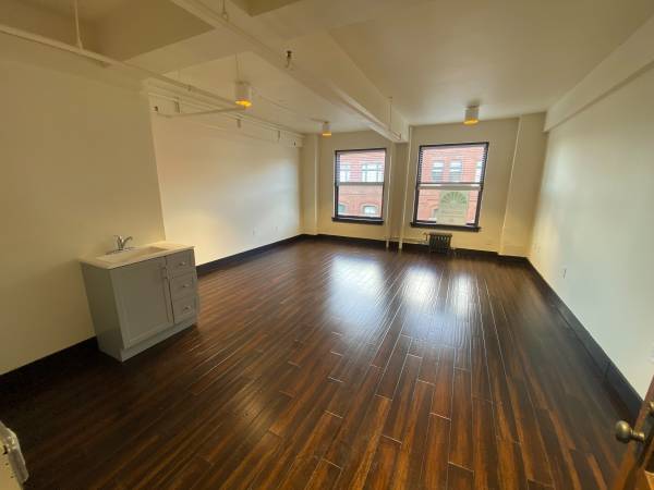 $969 / 359ft2 - Herald #212 - Newly Remodeled Downtown Bellingham Office with Sink (Bellingham)64213543994370120