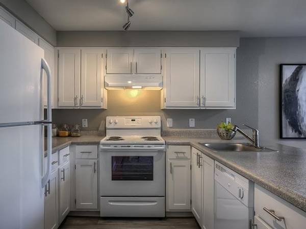 $1,744 / 1br - 774ft2 - Patio/Balcón, Centro de Fitness, Armarios Grandes, Plataforma para Coches63831536025473122