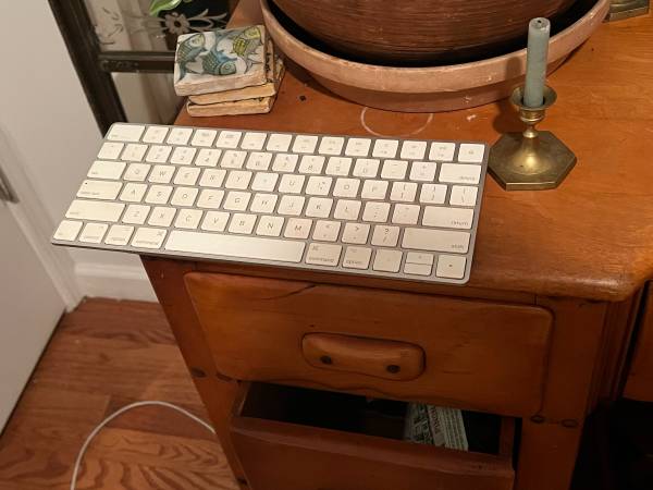 Free half dead magic keyboard 1