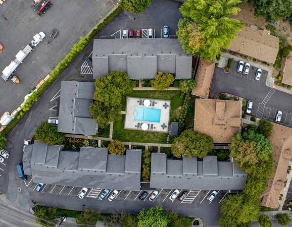 $1,399 / 1br - FREE GIFT - Renovated Pool - 24/7 Laundry Room + Garage Available (Beaverton)63914737891459121