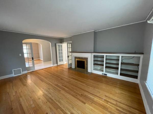 $3,200 / 4br - FALL 2026-2027! 4 Bedroom House Downtown Iowa City! Walk to Class! (605 Brookland Park Drive Iowa City IA)63976401501442124