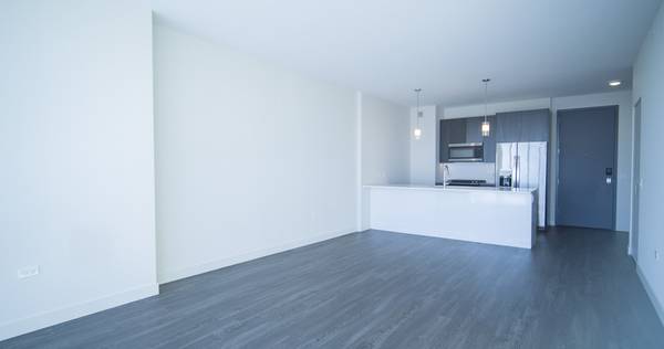 $2,280 / 1br - 789ft2 - Awesome 1 bed with in unit washer/dryer, hw floors, and ss appliances (Uptown)63898984581122121