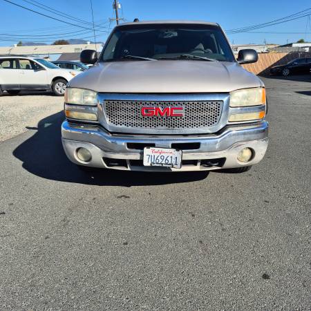 2005 GMC Sierra 5.3 Liter 2500 - $5,200 (concord / pleasant hill / martinez)63624172622721122