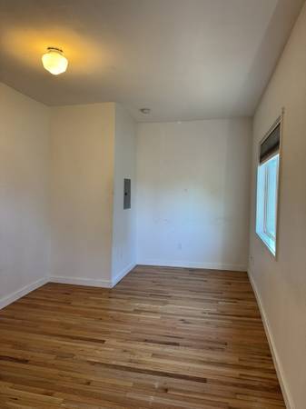 $650 / 1br - Welcome To the Barn! Montavilla One Bedroom in unique plex (Montavilla)63914854075906123