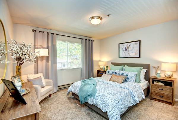 $1,725 / 1br - 700ft2 - 1bd 1ba, Microwave, Views of Mount Rainier (25102 62nd Avenue South, Kent, WA)63808107217409120