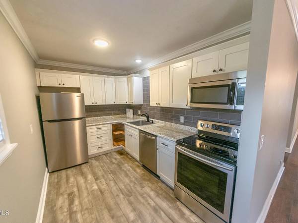 $1,000 / 3br - 2100ft2 - 3 BR 2 Bath House in Johnson City (Johnson City)64028556890370122