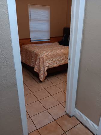 $700 1 Room for rent (Hallandale)63825131430145120