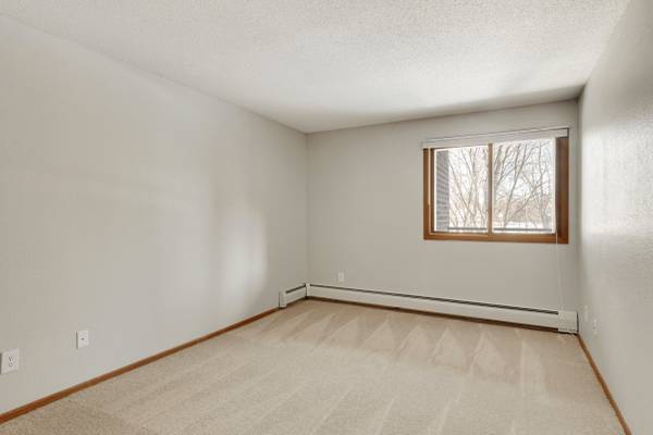 $1,445 / 1br - 742ft2 - Cozy 1 bdrm with Great Plymouth Location (Plymouth)64048421600003123