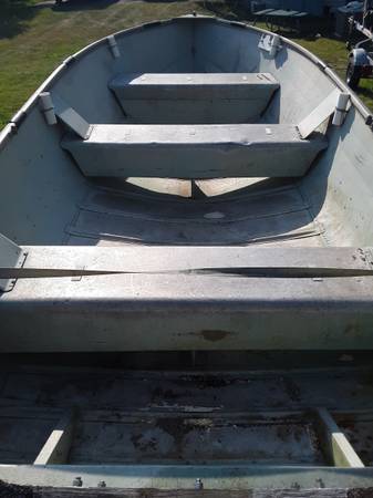 13.5' Barco de aluminio - $295 (Methuen MA)63471381858179121