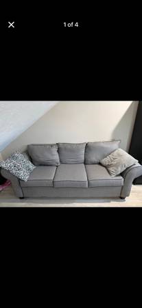 Bob’s Ashton Grey Fabric Couch $75 1