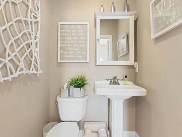 $520 / 1br - SPACIOUS MASTER BEDROOM CLOSE TO COLORADO COLLEGE AND DOWNTOWN (Colorado Springs)63686691559425123