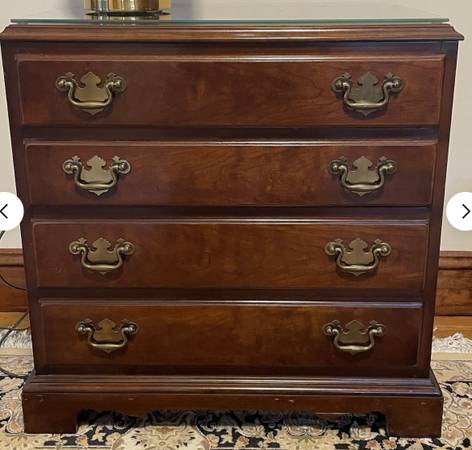 Drexel cherry wood 4 Draws chest of Bachelor Dresser 1