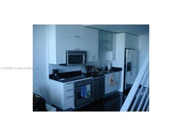 $3,100 / 1br - 685ft2 - Luxe 2-Story Loft Unit! (Infinity - Brickell)64001848296961123