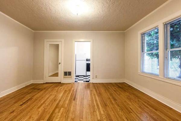 Charming 1920s Corner Flat w/Generous Storage in NW ~ Submit Apps Now! 1