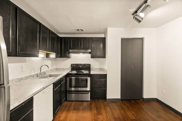 $1,875 / 2br - 926ft2 - en Steilacoom WA, Centro de Fitness, 2/hab (97 Byrd Drive, Steilacoom, WA)63850639518977123