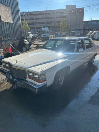 Cadillac Fleetwood Brougham 1986 - $6000 (Seattle)63472381462657121