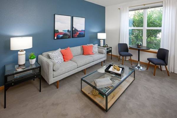 $1,837 / 1br - 822ft2 - Forest views from your newly renovated home! Call Deveraux Glen today! (10600 SW Taylor St, Portland, OR)63615726631683123