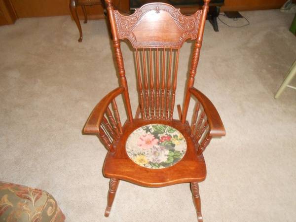 very nice antique rocking chair 1