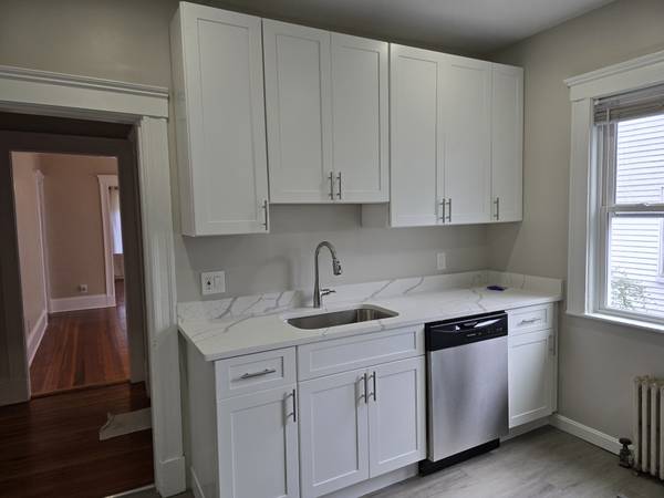 $3,500 / 3br - Great Location 3BD!10 min to Davis Sq!5 min to Ball SQ T!Pets NEG! (Davis Sq/Ball Sq)63996692018307121