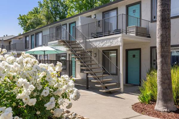 $3,095 / 2br - 855ft2 - 2 habitaciones - 1 baño, 🔆¡Recién renovado con vista a la piscina!🔆 (campbell)63658129394433124