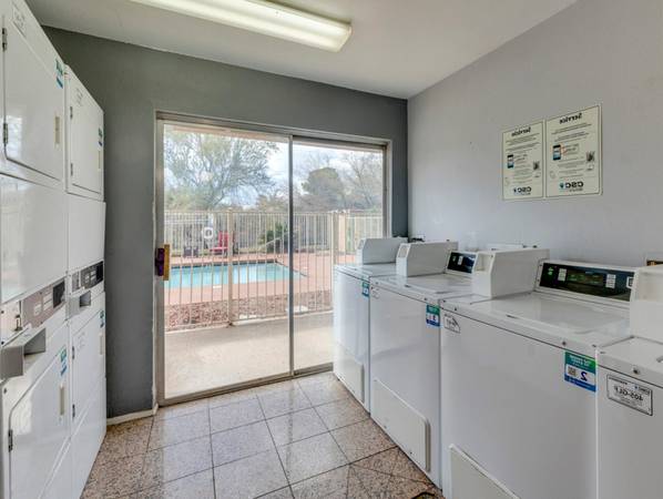 $1,295 / 2br - $500 DE MUDANZA Y UN MES GRATIS | Comunidad Cerrada, Servicios Incluidos (Phoenix)64024821935874122