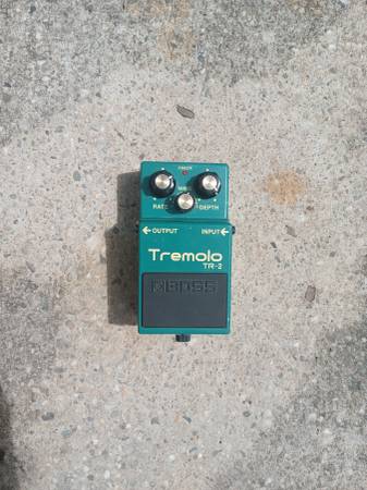 Boss TR-2 Tremolo pedal 1
