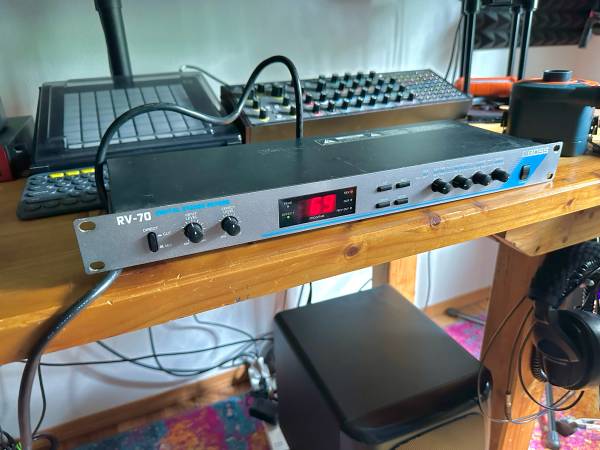 Vintage 1994 Boss RV-70 Procesador de Reverb Estéreo y Delay fabricado en Japón. - $100 (Wasilla / Anchorage)63470286300033120