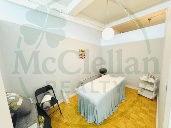 $1,900 / 594ft2 - ASAP! Lease Break, Sublease Partitioned Office Space/Retail makes Foye (Midtown West)63765576064003122