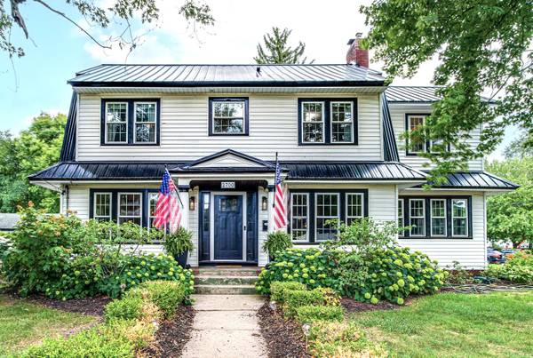 $579,900 / 4br - 2538ft2 - Beautiful 4BR, 4Bth Historic Home with 1 BR Carriage Home For Sale (Grand Rapids)64308912003843120