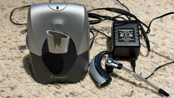 Planteonics CS70 NC phone headset 1