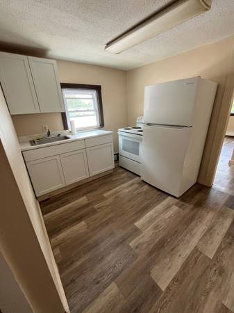 $1,200 / 1br - 2nd Floor One-bedroom Apartment (Brattleboro)63313379303937123