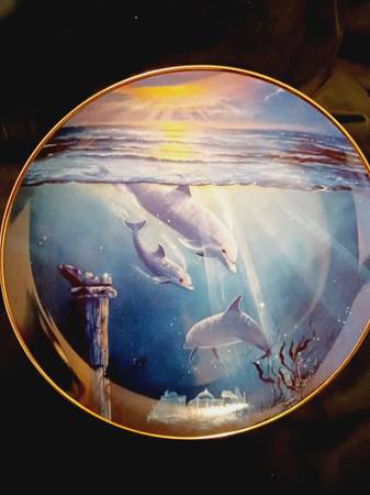 FRANKLIN MINT DOLPHIN PLATE 1