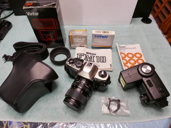 NIKON camera outfit 1