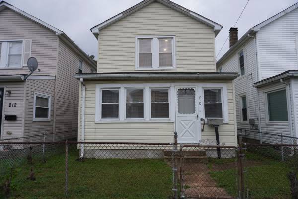 $1,800 / 3br - 1152ft2 - Casa SFD remodelada de 3 habitaciones y 2 baños con patio cercado y garaje de almacenamiento (Dundalk)63694965243649120